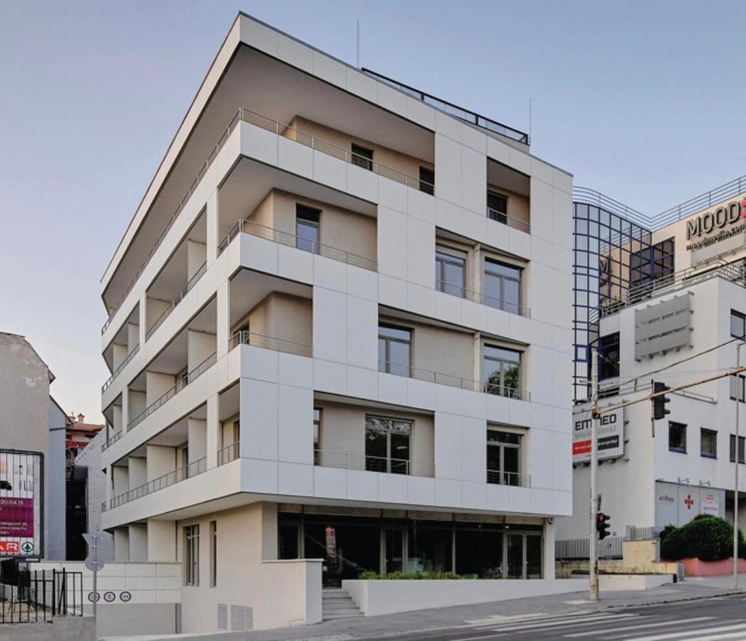 Hillside Central Apartments — Photos 2