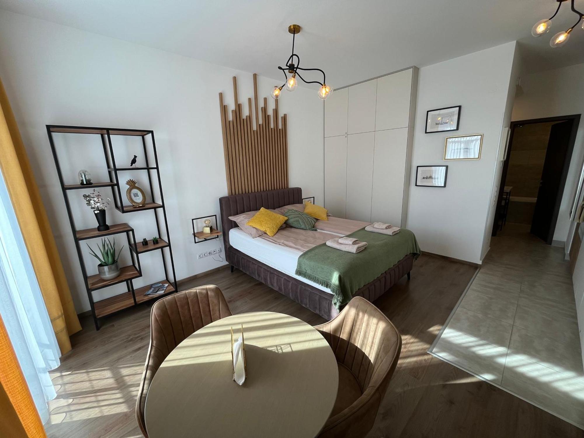 Hillside Central Apartments — Photos 1